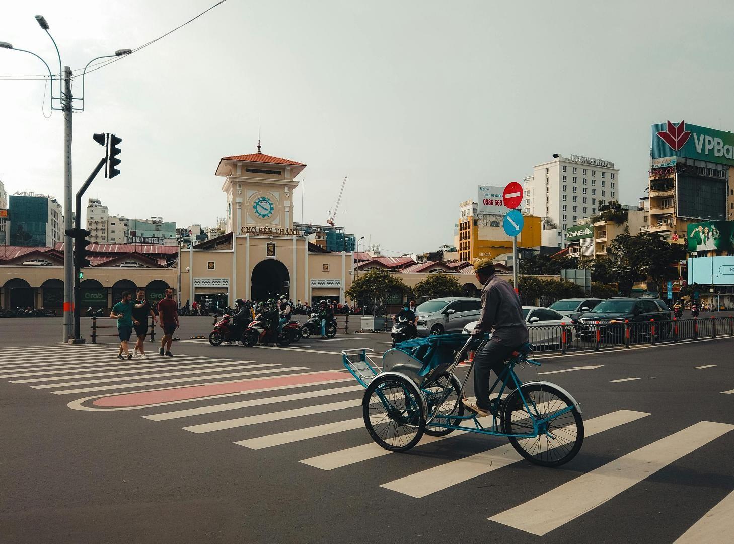 Saigon Heritage Walking Tour – History, Culture & Hidden Stories