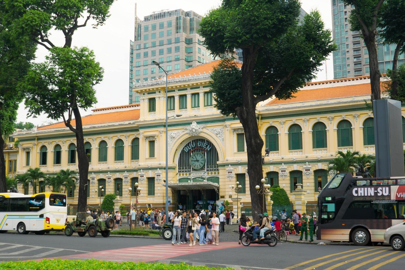 Saigon Heritage Walking Tour – History, Culture & Hidden Stories